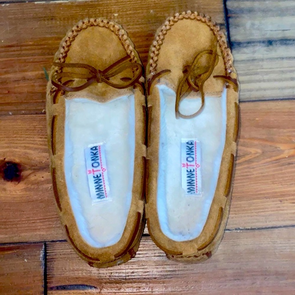 Minnetonka size 6